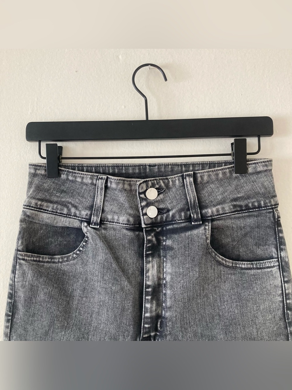 J Brand + Elsa Hosk High-Rise saturday Jeans in Washed Black-Grey